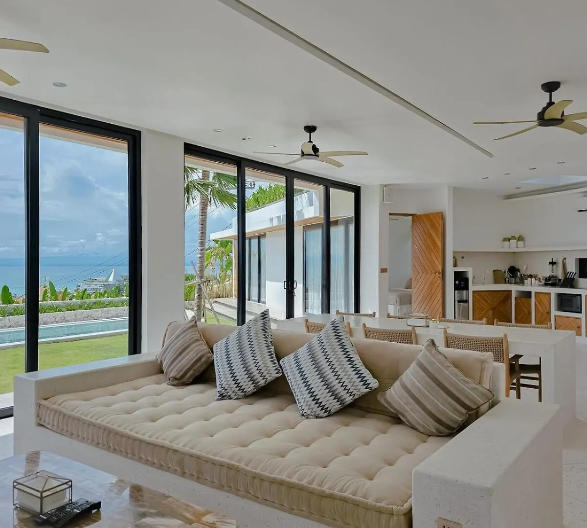 Eternal - Three Bedroom Luxury Residence With Rooftop Oceanview Sauna 페카투 인도네시아