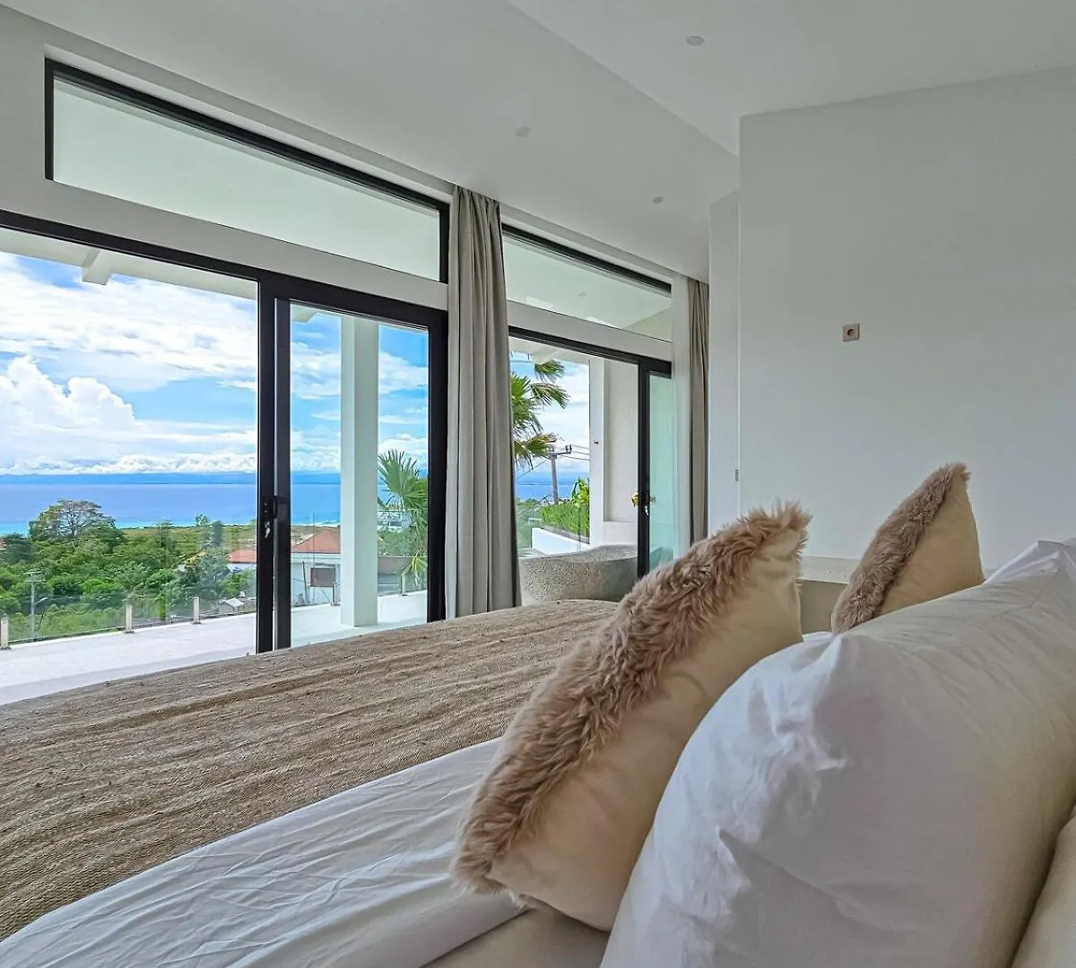 Eternal - Three Bedroom Luxury Residence With Rooftop Oceanview Sauna Pecatu  0*, Pecatu (Bali)